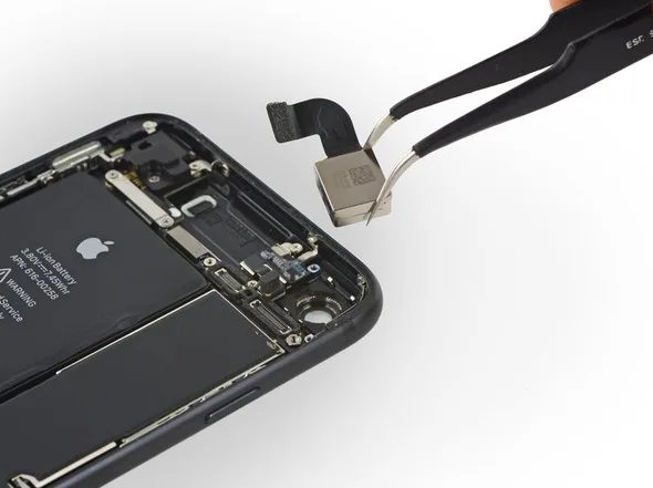 iPhone-screen-repair-tech-services.png